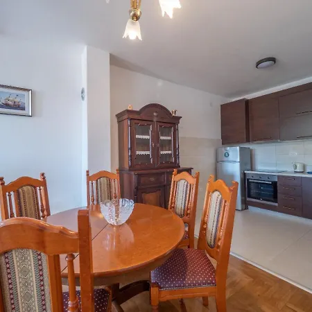 Family Retreat Bozovic Daire Budva