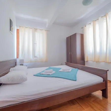 Family Retreat Bozovic Daire *