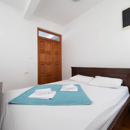 Family Retreat Bozovic * Budva