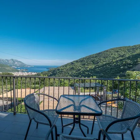 Family Retreat Bozovic Daire Budva